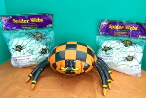 Araña inflable de Halloween y 2 bolsas de telarañas con dos arañas de plástico - Imagen 1 de 3