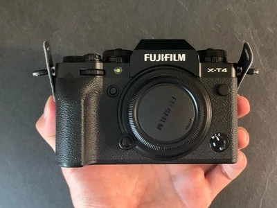 Fuji X-T4 Body Schwarz, 1700 Auslösungen, 2. Akku OVP Fujifilm Zubehörpaket  - Bild 1 von 4