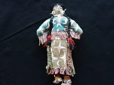 MUÑECA "DANZA FANTASMA" DE CUERO CON CUENTAS NATIVO AMERICANO, DOS CARAS OTT-1025*09009 Foto 1 de 4