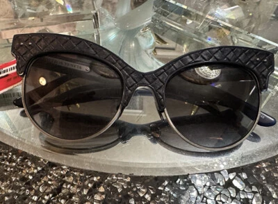 Bottega Veneta Gafas de sol Mujer Azul Oscuro Qulyed Tachonado Gafas de sol Foto 1 de 4