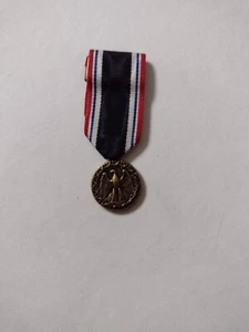 PRISIONER OF WAR MEDAL MINIATURE NIP :KY23-4 - Picture 1 of 1