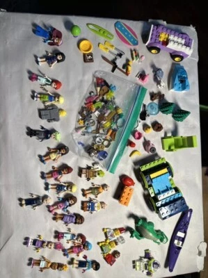 LEGO pieces - Image 1 of 4