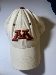 Minnesota Gophers Hat Fitted 7/1/2 White Red Pre-Owned HT4+109 - Picture 1 of 2