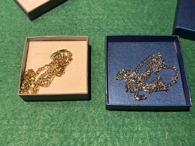 Juego de cadenas enchapadas en oro y plateadas de eslabones cubanos de 20 pulgadas para hombre Foto 1 de 4