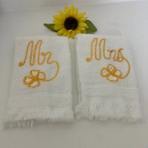 Vtg 2 White Terry Cloth Hand Fingertip Towels Mr. & Mrs. Embroidered Bride Groom - Picture 1 of 12