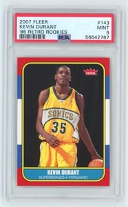 Carta KEVIN DURANT 2007 Fleer 1986 Retro Rookies #143 - Classificata PSA 9 OTTIME CONDIZIONI - Foto 1 di 2