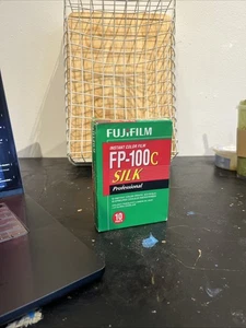 FUJI-FP100C SILK 2016-05 — Refrigerated — 1 Pack (10 Shots) - Picture 1 of 4