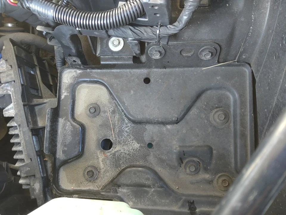 15 CHEVY/GMC SUBURBAN 1500 SERIES Battery Tray - Image 1 of 1