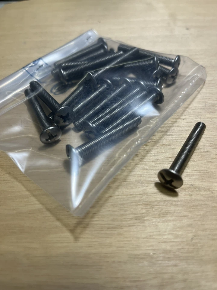 VITE ACCIAIO INOX M5x35 TESTA CILINDRICA BOMBATA  DOPPIA IMPRONTA PH2 FD6.5 20PZ - Immagine 1 di 1