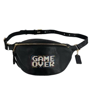 Bolso Bandolera Coach Pac-Man Game Over Negro Cuero Guijarro Refinado F72909 - Imagen 1 de 11