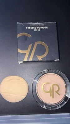 Polvo prensado Golden Rose Cosmetics 102 natural con FPS 15 Foto 1 de 4