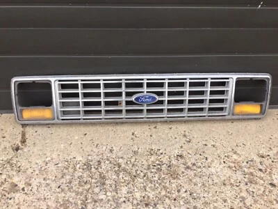 USED 1983-1991 Ford Econoline Van E3UB-8150-AA Grill Chrome E150 E250 E350 Foto 1 de 4