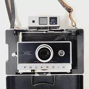 Vintage Polaroid 250 Land Camera w/ Case Flash Development Timer Manual Bulbs - Picture 1 of 11