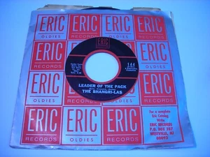 w SLEEVE The Shangri - Las Leader of the Pack / Never Go Home 1987 45rpm VG++ - Picture 1 of 2