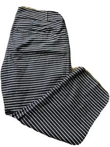 LOFT by ANN TAYLOR Women's ORIGINAL Gray w/ White Stripes Capri Pants Sz 6 - Picture 1 of 6