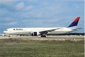 DELTA   AIRLINES  B-767-400  JQTS  ATLANTA   AIRPORT / AIRPLANE / AIRCRAFT   419
