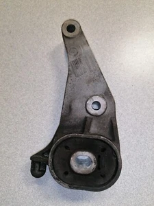 Opel Corsa C Motor/Getriebestütze hinten Z10XEP, GM 13117089 - Bild 1 von 2