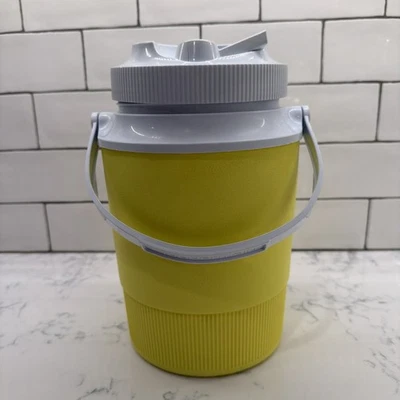 Gott Rubbermaid Bebida 1/2 Galón Enfriador de Agua Jarra Amarillo De Colección Hecho en EE. UU. Foto 1 de 4