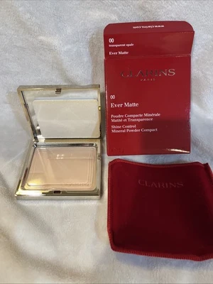 Clarins Ever Matte Shine Control Mineral Powder Compact 00 Transparent opale - Image 1 of 4