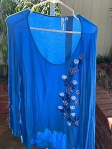 Top de diseño azul y floral de la colección NY, talla XL, mangas largas - Imagen 1 de 4