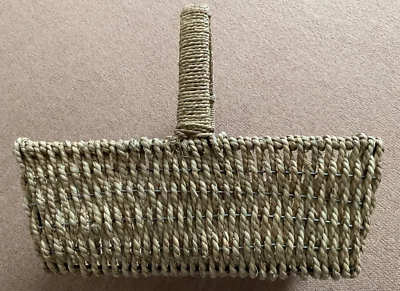 VINTAGE RETRO WICKER SHOPPING BASKET for picnics, storage or shopping - USED! - Image 1 of 4