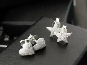 Mädchen 925 Sterling Silber süße Knoten, Stern, Herz 9 mm Ohrstecker, Geschenk für Sie - Bild 1 von 13