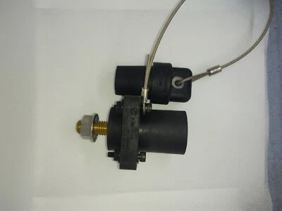 Crouse Hinds E1016 MALE Black CAM-LOK with cover and mounting hardware - Image 1 of 2