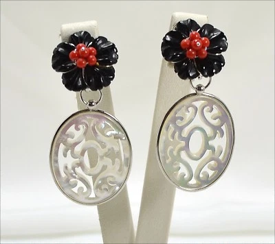 ORECCHINI IN ARGENTO 925 CON FIORE IN ONICE CORALLO ROSSO E MADREPERLA AGHT 079 - Immagine 1 di 3