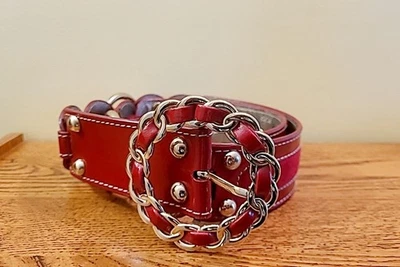 Cinturón rojo brillante vintage Kathy Van Zeeland acento dorado mediano B01905 Foto 1 de 4