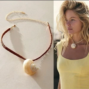 Beautiful FREE PEOPLE Sara Shell Choker In Brown Brand New With Tags! - Picture 1 of 2