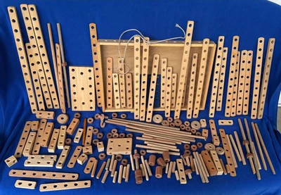 Erector sets: Vintage Gabriel Young Erector & Rare Wooden German Nuts & Bolts - Image 1 of 3