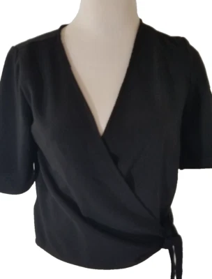 Xhiliration Ladies Cropped Top Sz M Black Wrap Short Sleeve V Neck 3229 - Image 1 of 4