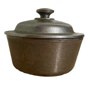 Zuccheriera piatto tondo con coperchio in peltro Wilton vintage attacco a calderone Joy PA 4,75" - Foto 1 di 6