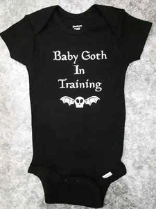 Gothic schwarz Baby Outfit Einteiler Onsie Goth im Training Baby Geschenk - Bild 1 von 2