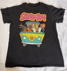 Camiseta gráfica Scooby-Doo and Friends in the Mystery Machine negra para hombre - Imagen 1 de 2