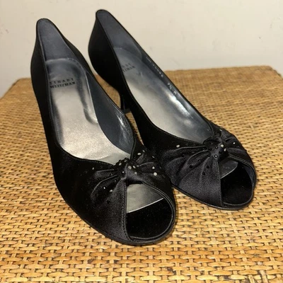 Stuart Weitzman Glotallulah Mujer 7.5 Satén Punta abierta Cristal Nudo Gatito Tacones Foto 1 de 4
