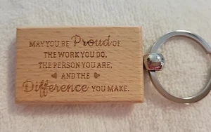 Neuer Schlüsselanhänger Holz mit Lasergravur. Tolles Dankeschön Geschenk für Lehrerin, Krankenschwester usw.  - Bild 1 von 5