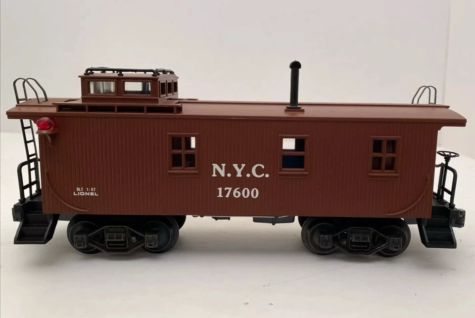 LIONEL NEW YORK CENTRAL WOOD SIDED LIGHTED CABOOSE 6-17600! “STD.” O SCALE NYC - Image 1 of 1