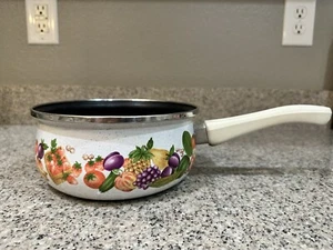 Vintage Encore Made In Spain Enamel Sauce Pan 2 Quart Non-Stick Fruit - Picture 1 of 13