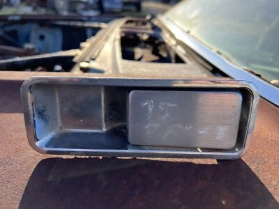 1968-80 AMC Ambassador, Matador, Rebel, Pacer - Manija de puerta de pasajero derecho OEM Foto 1 de 4