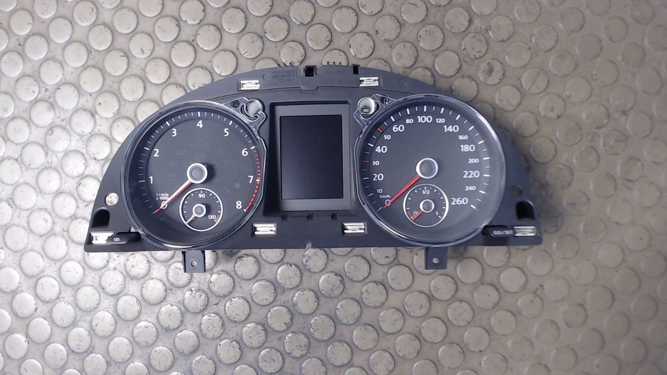 Tachoeinheit VW Passat Variant 1.8 TSI 36 3AA920880 12 Monate Garantie - Bild 1 von 4