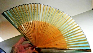 Chinesische handbemalte Blüten gelochtes Sandelholz & Seide FAN - orientalische Signatur - Bild 1 von 7