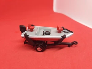 Maisto / Speed Wheels Die-Cast 1/64 Scale Bass Boat on Trailer - Picture 1 of 6