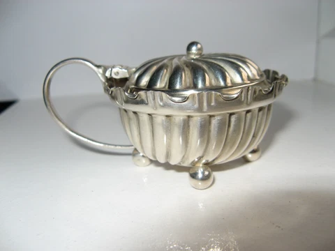 UNUSUAL AND STYLISH SILVER MUSTARD POT - BIRMINGHAM 1894 Cover