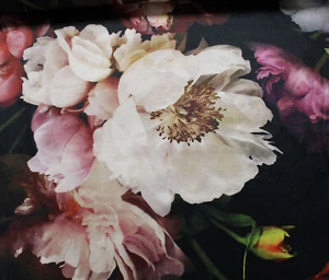 0,5m Samt mit Blumenmuster, schwarz/bunt, 300g/m2 (24,90 EUR/m) - Bild 1 von 2