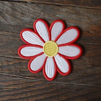 Daisy Flower Patch Iron-on Applique Clothing Floral Badge Wildflower Nature Gift - Image 1 of 4
