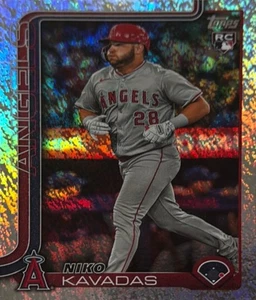 Juego base Topps 2025 serie 1#278 Niko Kavadas tablero de lámina craquelada plateada - Imagen 1 de 2