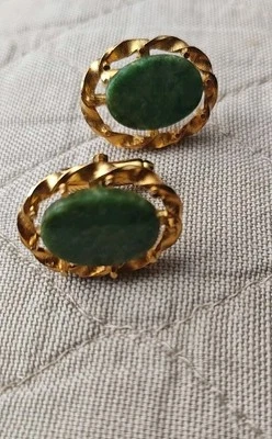 Gemelos ovalados vintage genuinos moteados verde jade brillante tono dorado ajuste abierto Foto 1 de 3