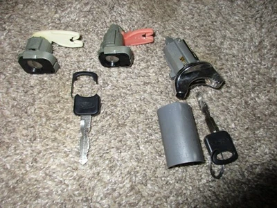 Juego de cerradura de puerta de encendido GENUINO FORD con 2 llaves F3AZ-5422050-C para 95 Crown Victoria Foto 1 de 4