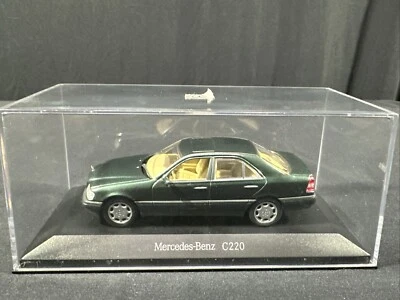Minichamps Paul's Model Art Mercedes Benz C220 1:43 Green Diecast Car - Image 1 of 4